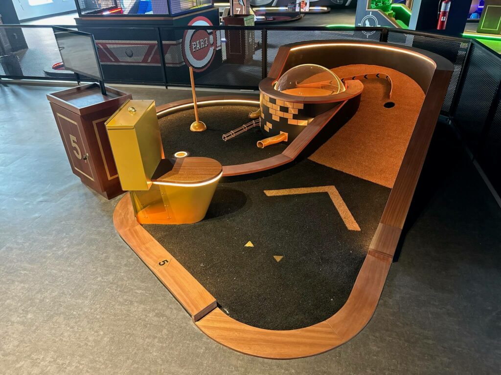 indoor mini golf in Newport